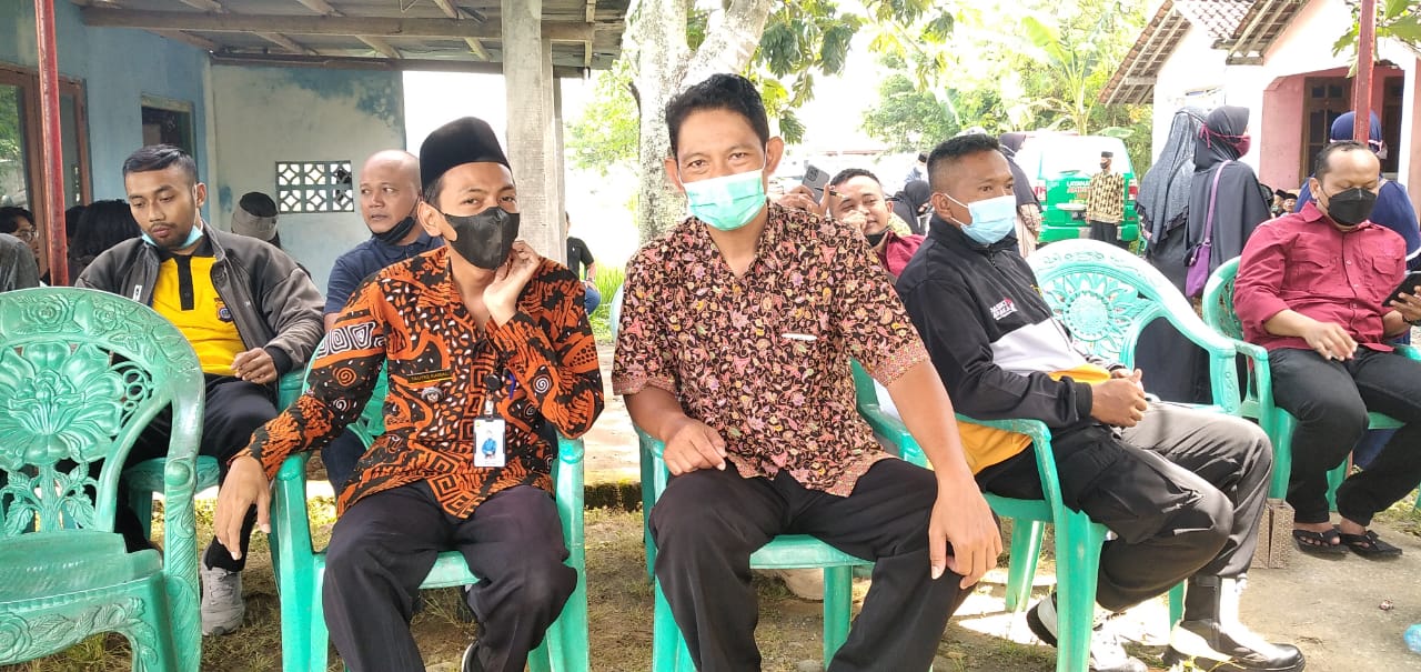 Lurah Pleret beserta Pamong Takziah ke Bapak Sudi Harsono (Alm)